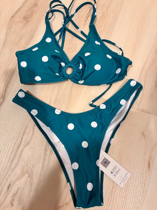 Cupshe Other - Cupshe Teal Polka Dot Ring-Front Bikini Set